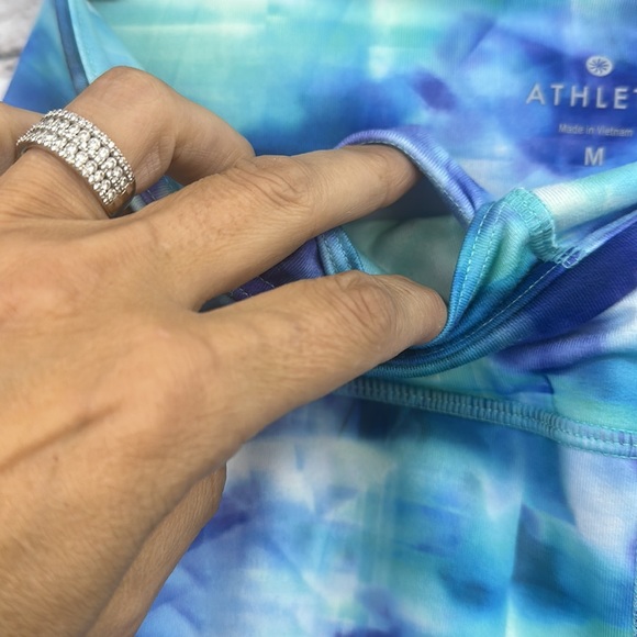 ATHLETA 19” Capri Tie-Dye Yoga Leggings MEDIUM Blue-Green EUC! - Picture 6 of 8